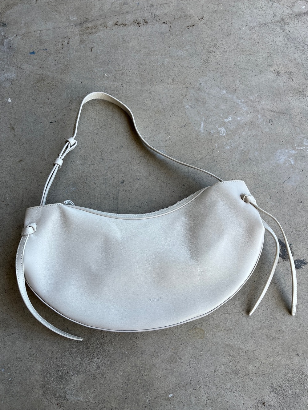 YUZEFI Fortune Cookie Shoulder Bag Cream